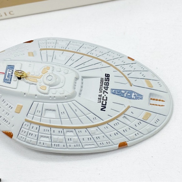 Vintage 1996 Hallmark Star Trek USS Voyager Christmas Ornament - Picture 5 of 7